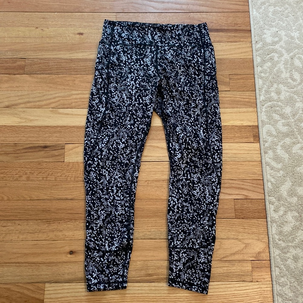 Lululemon size 10 black and white leggings